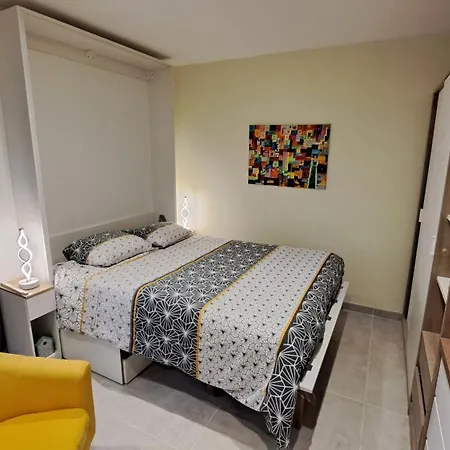 Cecilia Apartment *
